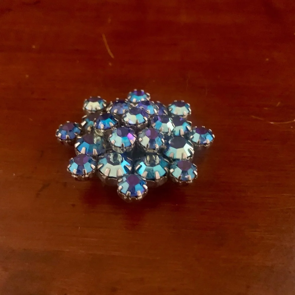 Vintage Signed Weiss Blue Aurora Borealis Rhinestone Cluster Statement brooch